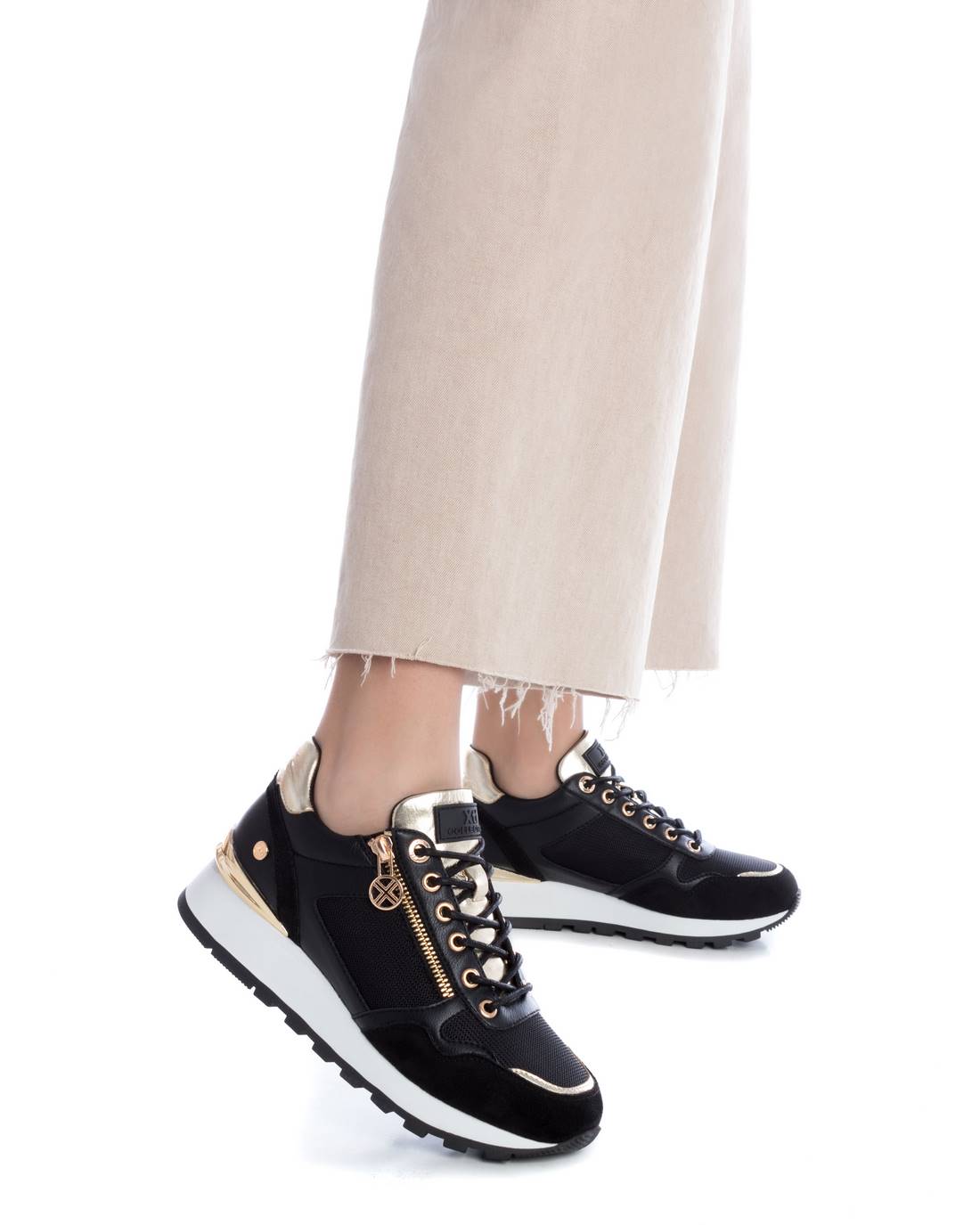 Xti 141646 Black Trainers