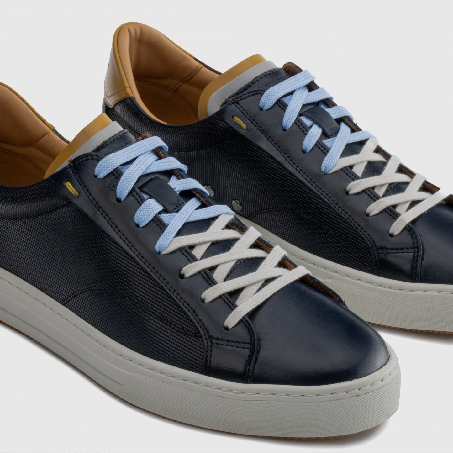 Ambitious 11218-6176AM.1 Navy Trainers