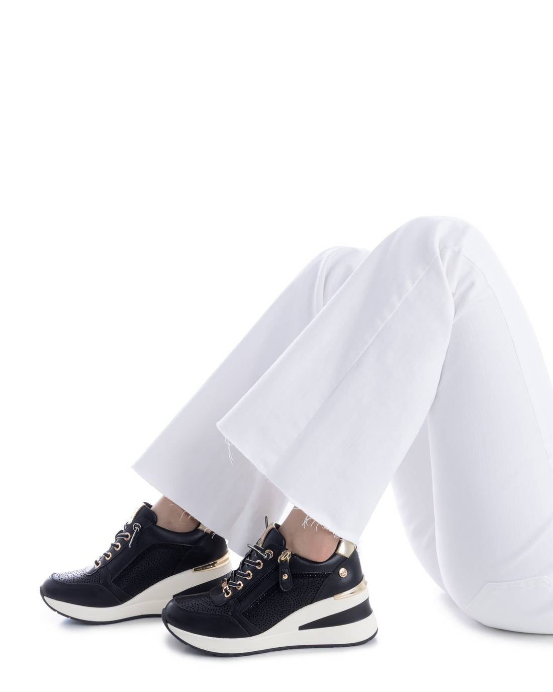 Xti 145102 Black Trainers