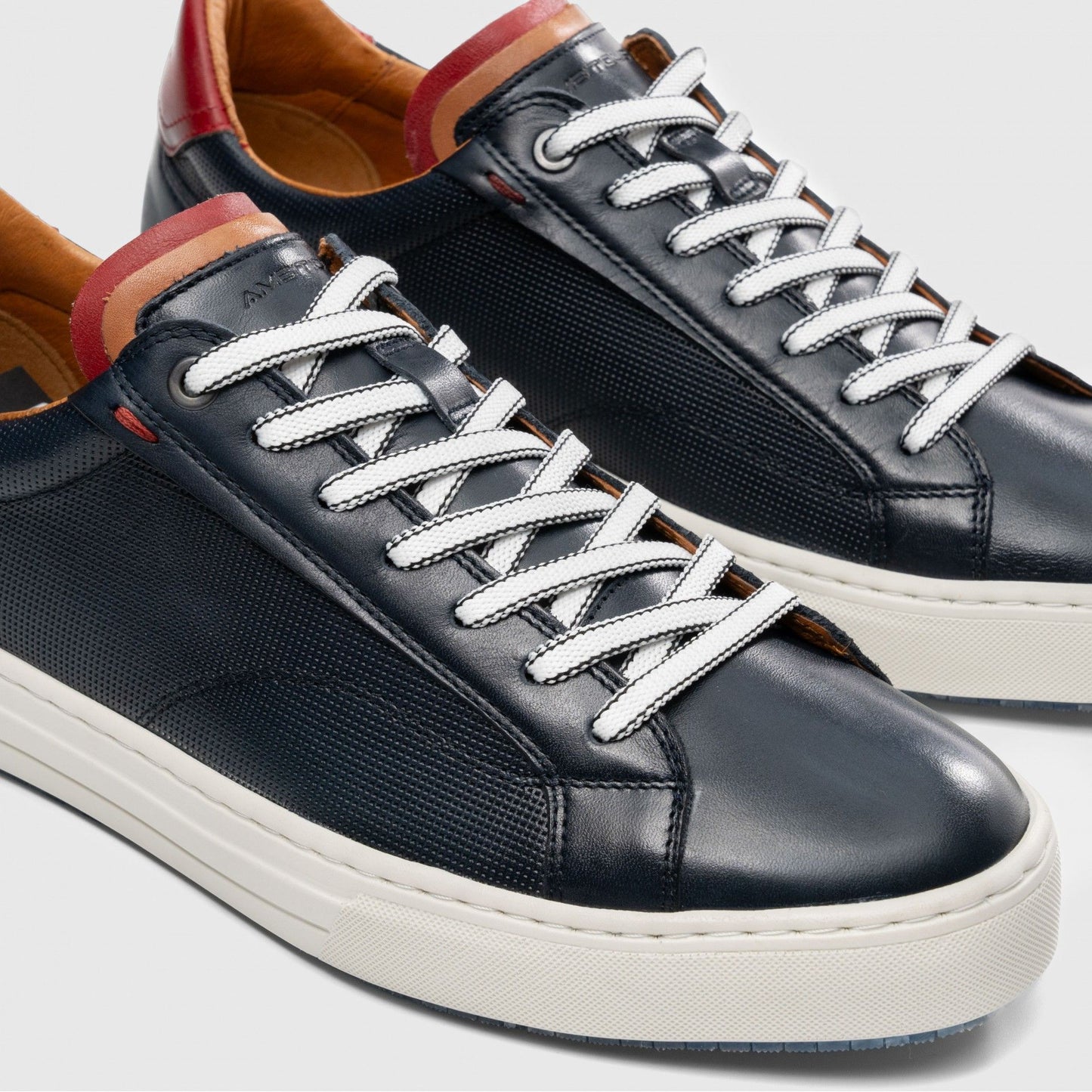 Ambitious 11218 5164 Navy Trainers