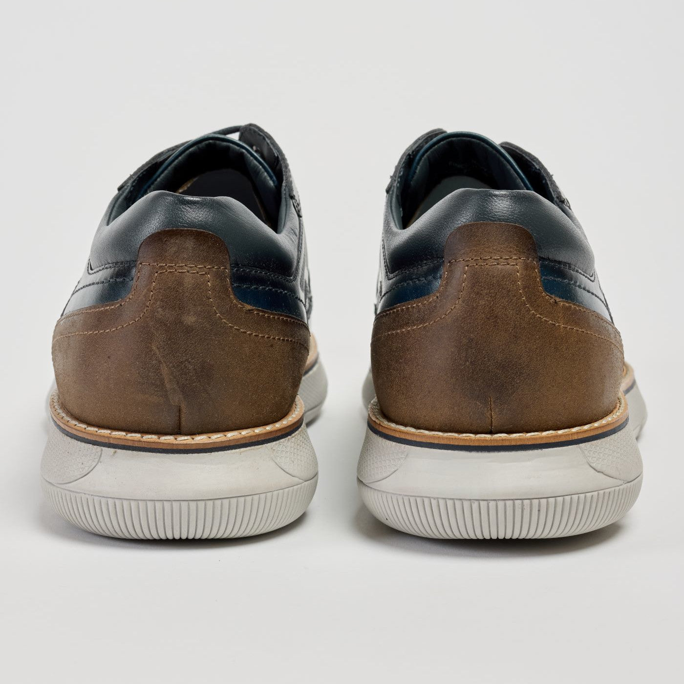 Pod Finch Navy Leather Trainers